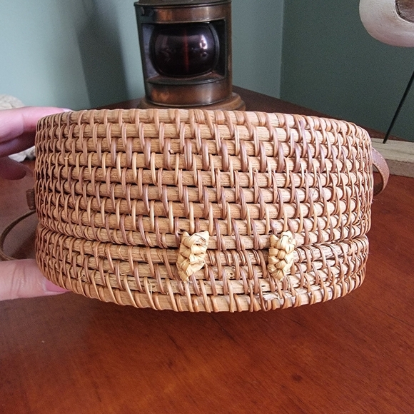 NWOT Rattan Vegan Leather Woven Crossbody Bag Purse - Picture 5 of 11